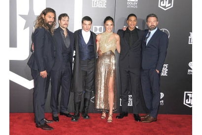 “ジャスティス・リーグ”がプレミアに集結！スーパーマン役の姿も 画像