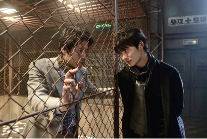 堤真一×岡田将生が対峙！「名刺ゲーム」場面写真＆追加キャスト解禁 画像
