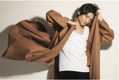 島崎信長、「思った以上に積極的になれた」レスリー特集で新境地「VOICE STARS」 画像