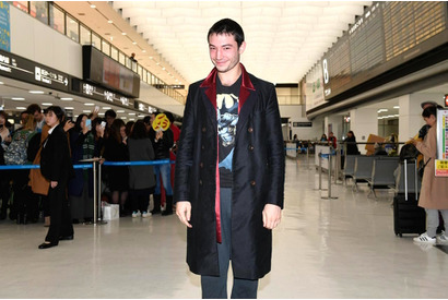 エズラ・ミラーの日本愛にファン歓喜！「いま、スーパーハッピーだよ！」 画像