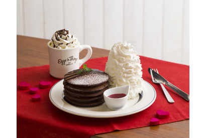 濃厚チョコを楽しむ、バレンタイン限定パンケーキ登場！「Eggs 'n Things」 画像