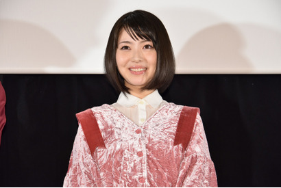 浜辺美波、賭け狂う変顔芸で新境地開拓!?撮影中は「モニター見ない」 画像