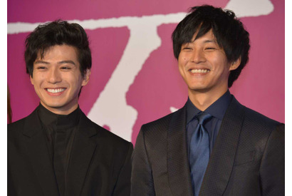 松坂桃李＆新田真剣佑、“絶品どんぶり”に舌鼓！「嵐にしやがれ」 画像