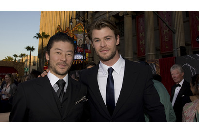 「シェーッ！」直後に渡米の浅野忠信、本場のレッドカーペットに感激　米での飛躍誓う 画像