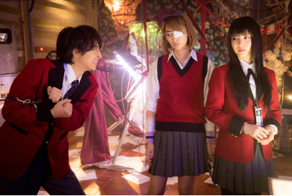 浜辺美波×柳美稀、“命”をかけた最終ゲームへ「賭ケグルイ」 画像