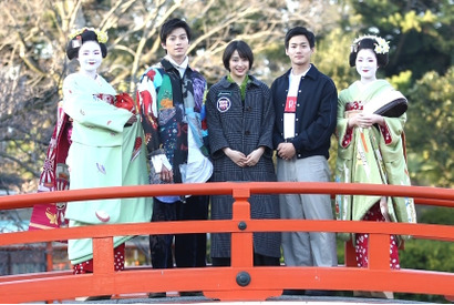 広瀬すず、野村周平＆新田真剣佑と“卒業旅行” 舞台挨拶！『ちはやふる』 画像