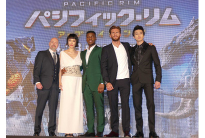 新田真剣佑「迫力を体感して」　出演した『パシフィック・リム』新作プレミアに堂々登場！ 画像