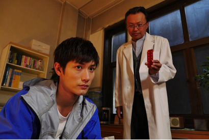 三浦春馬、謎の薬で“タイムワープ的体験”「世にも奇妙な物語」特別編放送 画像