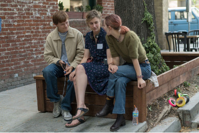 グレタ・ガーウィグ、キャストに寄り添う演出術！ドレス姿で撮影も『レディ・バード』 画像