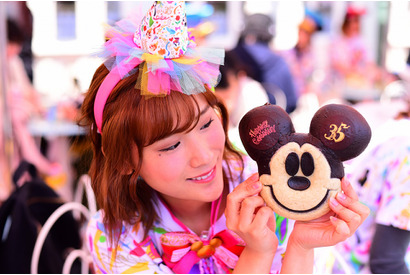 【ディズニー】にっこにこミッキーパンに思わず笑顔！「スウィートハート・カフェ」の35周年メニュー 画像