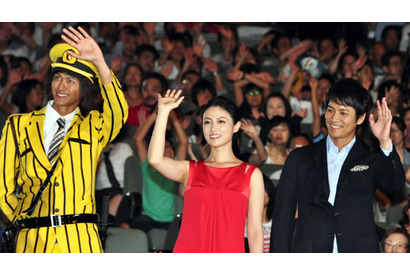 香取慎吾熱唱！　『こち亀』シリーズ化に原作者・秋本治もお墨付き 画像