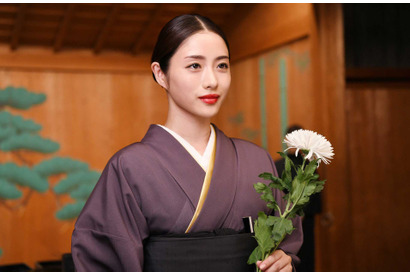 石原さとみの和装に「美しい」の声殺到、千葉雄大の新ヘアにも注目「高嶺の花」1話 画像