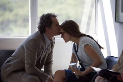 視力を戻し変わりゆく妻と嫉妬を抱く夫…『かごの中の瞳』官能的な予告編 画像