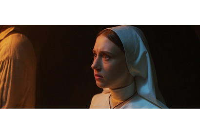 タイッサ・ファーミガ、姉妹で『死霊館』シリーズに参戦！ 『死霊館のシスター』 画像