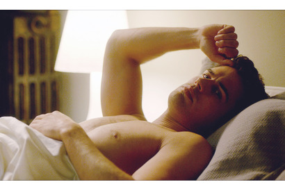 テオ・ジェームズの肉体美チラリ…『バグダッド・スキャンダル』場面写真到着 画像