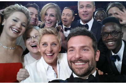 司会者演出や全裸で乱入…アカデミー賞授賞式の記憶に残るハプニング集 画像