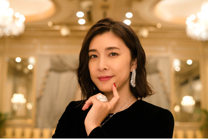 竹内結子、6年ぶり連ドラ主演でスキャンダル専門弁護士！世界的ハイブランドとコラボ 画像