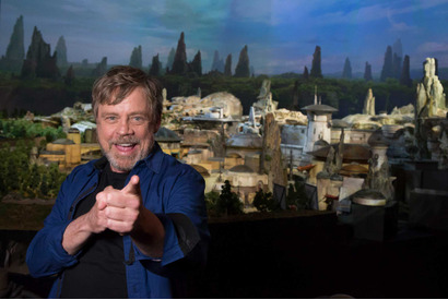 ミレニアム・ファルコンもチラリ！“SWテーマパーク”の新曲と建設中の風景が公開 画像