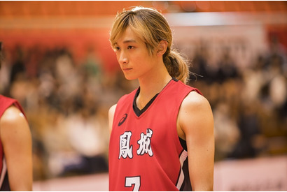 “バスケ未経験”の小関裕太、天才バスケ選手役に苦戦!? 「覚悟が必要でした」『春待つ僕ら』 画像