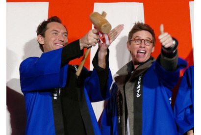 エディ＆ジュードら『ファンタビ』公開をお祝い「絶対、日本に戻ってくるよ！」 画像