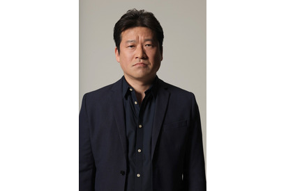 佐藤二朗、岡田准一『ザ・ファブル』でそっくりキャラに！「全く僕と同じ」 画像