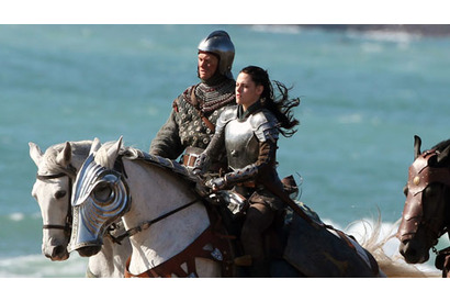 C・スチュワートの撮影写真到着　闘う白雪姫VS神秘的白雪姫、勃発！ 画像