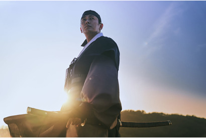 チュ・ジフン＆ぺ・ドゥナら出演！人間とゾンビの戦いを描く韓ドラ「キングダム」配信スタート 画像