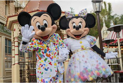 【海外ディズニー】90周年のミッキーたちに会いに行こう！聖地アナハイムではフレンズもおそろいの衣装に 画像