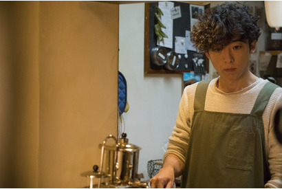 高橋一生のエプロン姿にキュン！『九月の恋と出会うまで』 画像