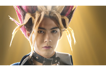 賀来賢人、“遊戯”に憧れるデュエリストに！佐藤二朗と福田雄一演出CMに登場 画像