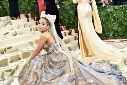 アリアナ・グランデ、インスタのフォロワー数がセレーナ・ゴメスを抜いて女性トップに 画像