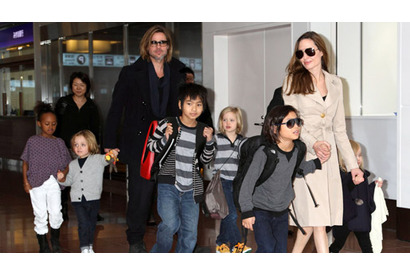 ブラッド・ピット、アンジーと6人の子供たちを連れて2年ぶりの来日 画像