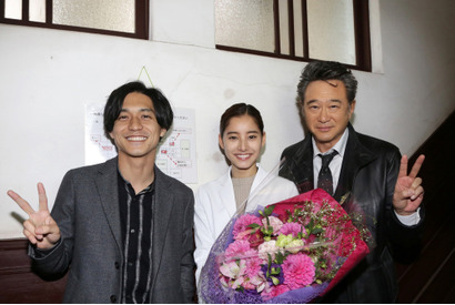 新木優子、錦戸亮＆船越英一郎も駆けつけ「トレース」撮了！ 最終回見どころは「ノンナの恋路」 画像
