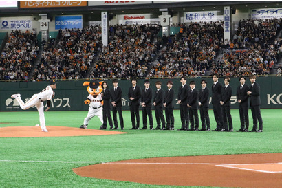 関口メンディー、“マウンドに王子が大渋滞”の始球式も記録伸びず「ごメンディー！」 画像
