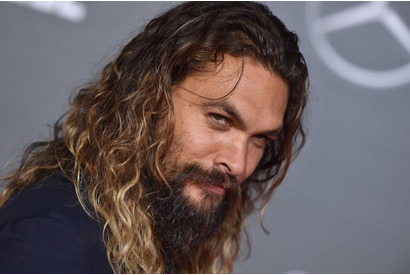 ジェイソン・モモア、7年ぶりにひげを剃り落としてツルツルフェイスに！ 画像