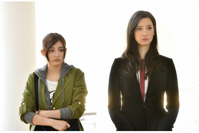 吉川愛、『クロサギ』以来11年ぶりの山下智久との共演に感慨の声…「インハンド」4話 画像