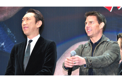 トム・クルーズ、布袋寅泰の生演奏に「アメイジング！」連発 画像