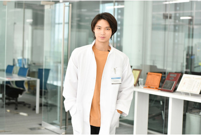 磯村勇斗、キーパーソンの若き科学者役で出演！ 山下智久と初共演「インハンド」 画像
