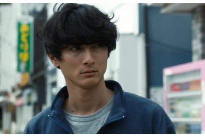 “覗く男”高良健吾の実態が明らかに…『アンダー・ユア・ベッド』メイキング映像 画像