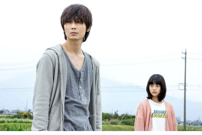 綾野剛＆杉咲花、傷を負った2人が出会う…佐藤浩市は悲痛な表情『楽園』場面写真 画像