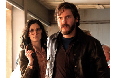 ロザムンド・パイク＆ダニエル・ブリュール出演『エンテベ空港の7日間』予告 画像