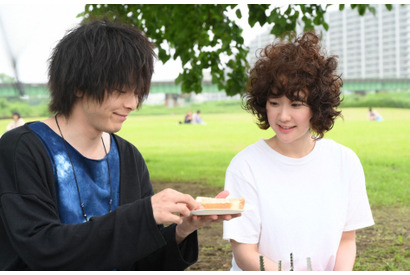 中村倫也“ツナ缶トースト”に「癒される」、高橋一生2週連続“大号泣”も話題…「凪のお暇」2話 画像