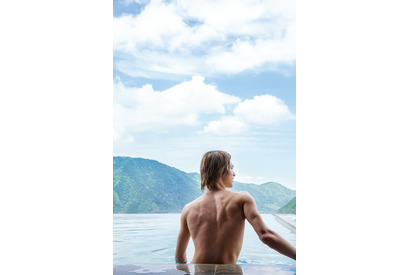 横浜流星、露天風呂で美しい背筋披露！ 2020年カレンダー発売 画像