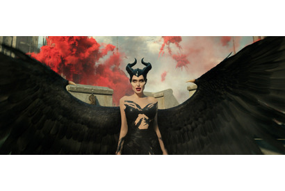 アンジェリーナ・ジョリーが“ハマり役”ディズニー最恐ヴィランと出会うまで…その壮絶な道のり 画像