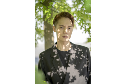 窪田正孝、『東京喰種』仏プレミアの裏で自然体の表情！9月デジタルカレンダー 画像