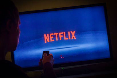 スクリーンとベッドが一体化！Netflixほか動画配信を堪能できるスマートベッドが登場 画像