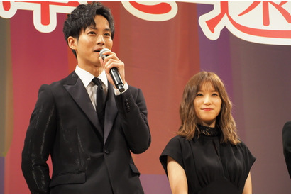 松坂桃李の変貌ぶりに松岡茉優が感嘆「俳優はすごいな」「だましだましやっております」 画像