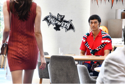 阿部寛、80年代風デートファッションに「溢れるメンズノンノ感」…「まだ結婚できない男」第2話 画像