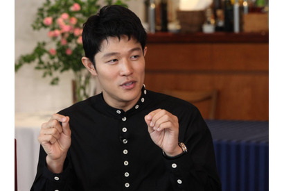 鈴木亮平、行きつけのレストランで城島茂の結婚祝い「TOKIOカケル」 画像