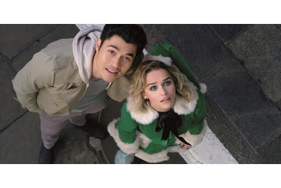 エミリア・クラークが歌声披露『ラスト・クリスマス』奇跡を予感させる予告編 画像